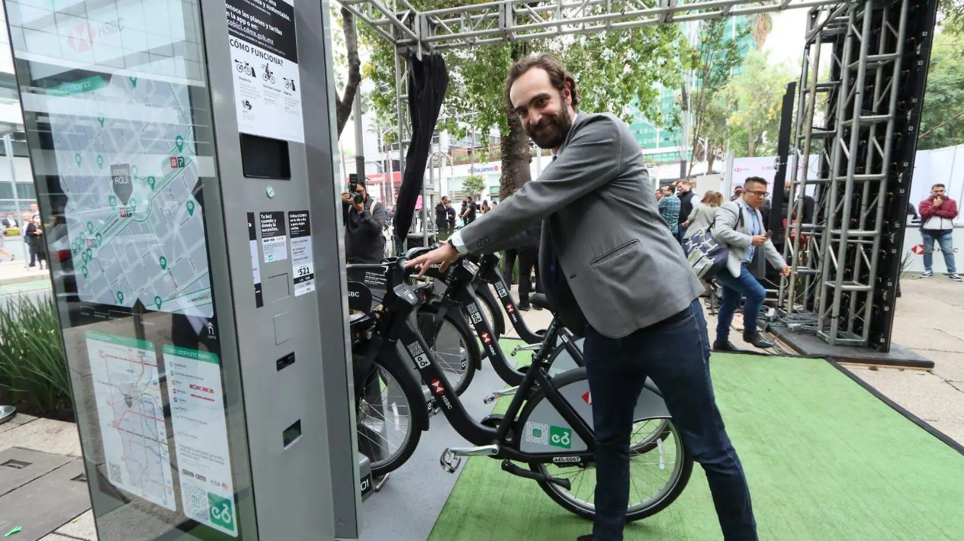 Presentación de la marca HSBC de las nuevas ecobicis 